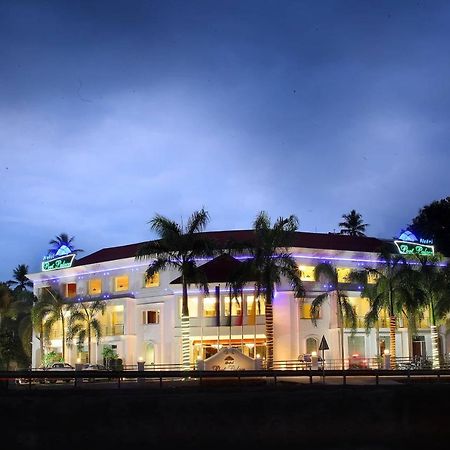 Hotel Port Palace Kovalam Exteriör bild