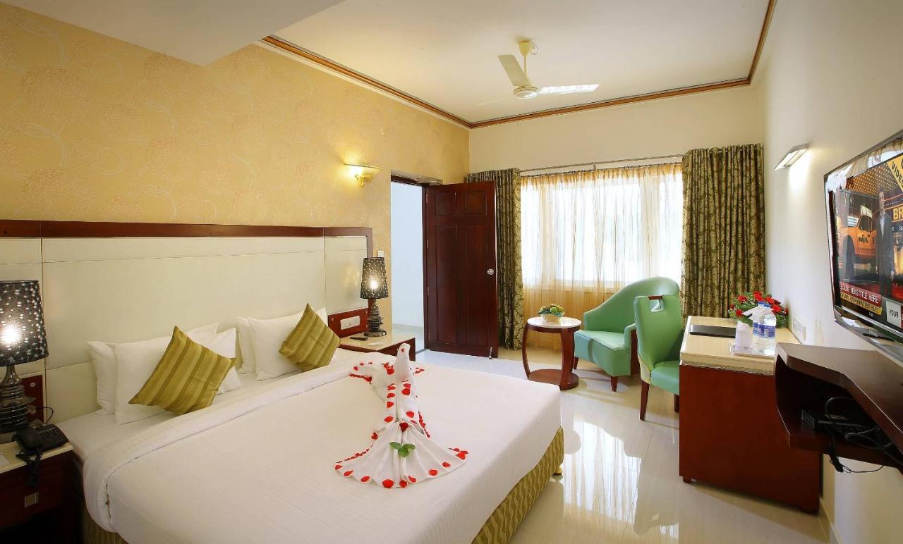 Hotel Port Palace Kovalam Exteriör bild