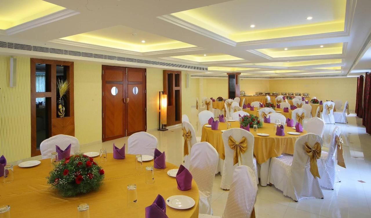Hotel Port Palace Kovalam Exteriör bild