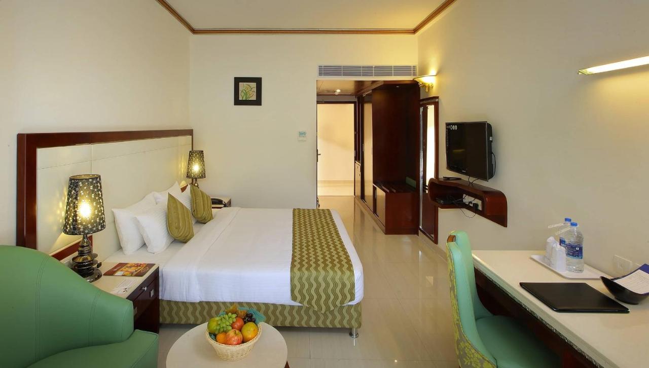 Hotel Port Palace Kovalam Exteriör bild