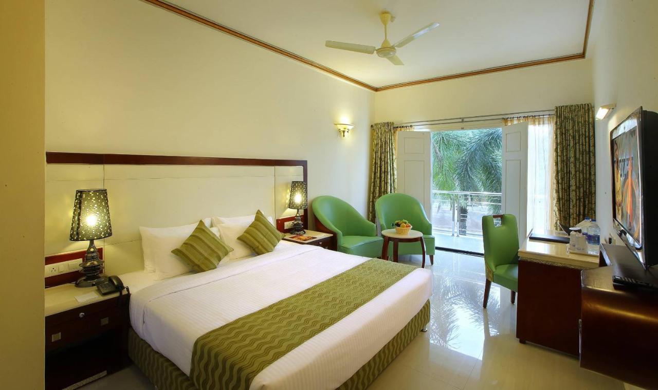 Hotel Port Palace Kovalam Exteriör bild